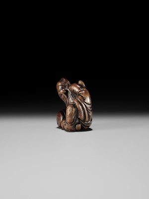 AN OLD WOOD NETSUKE OF A CHINESE SCHOLAR