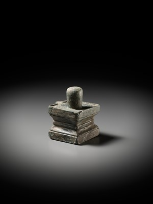 Lot 596 - A BRONZE LINGA AND YONI, ANGKOR PERIOD