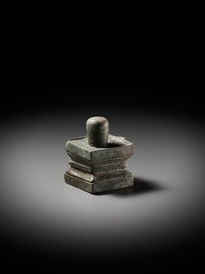 Lot 596 - A BRONZE LINGA AND YONI, ANGKOR PERIOD