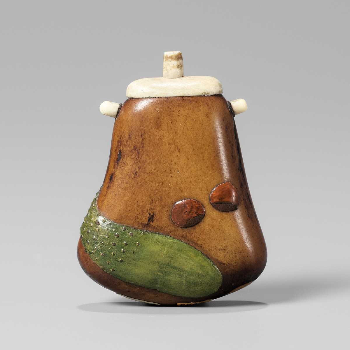 Lot 585 - A RARE ANTLER AND LACQUER NETSUKE OF A