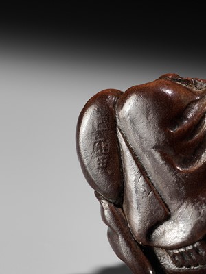 Lot 116 - MASAHIRO: A WOOD NETSUKE OF SOTOBA KOMACHI