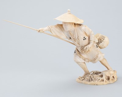 Lot 723 - A FINE IVORY OKIMONO OF A FISHERMAN