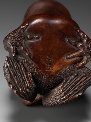 Lot 84 - MASANAO: A FINE WOOD NETSUKE OF A TOAD WITH YOUNG