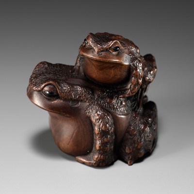 Lot 84 - MASANAO: A FINE WOOD NETSUKE OF A TOAD WITH YOUNG