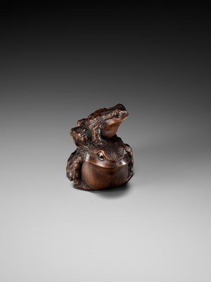 Lot 84 - MASANAO: A FINE WOOD NETSUKE OF A TOAD WITH YOUNG