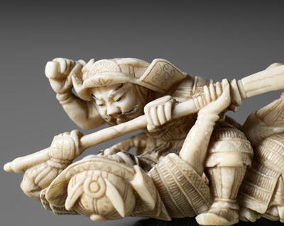 Lot 379 - AN IVORY OKIMONO NETSUKE OF THREE SAMURAI IN COMBAT