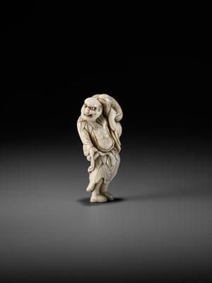 Lot 4 - A RARE IVORY NETSUKE OF A SENNIN WITH A SNAKE