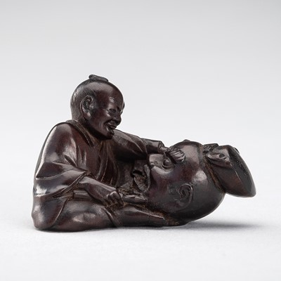 Lot 605 - JUGYOKU: A DARK WOOD NETSUKE OF A MASK CARVER WITH NIO MASK