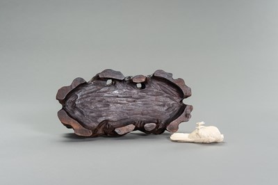 Lot 262 - A BONE OKIMONO GROUP OF A COUPLE OF BIRDS WITH CHICKS