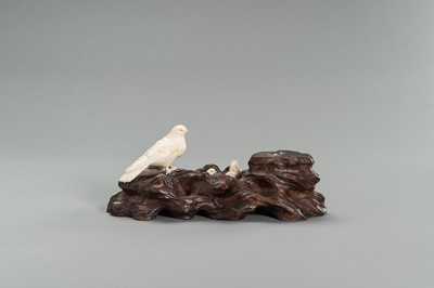 Lot 262 - A BONE OKIMONO GROUP OF A COUPLE OF BIRDS WITH CHICKS