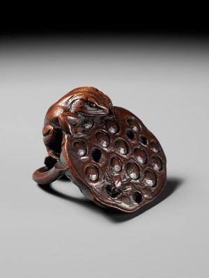 Lot 104 - A RARE WOOD NETSUKE OF A FROG HUNTING A SPIDER ON A LOTUS POD
