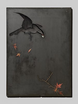 Lot 48 - A FINE ZESHIN-STYLE LACQUER PAINTING OF A CROW WITH FALLING MAPLE LEAVES