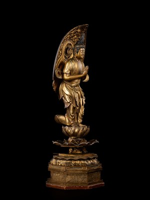 Lot 8 - A GILT WOOD FIGURE OF SEISHI BOSATSU, EARLY EDO PERIOD