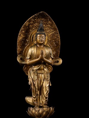 Lot 8 - A GILT WOOD FIGURE OF SEISHI BOSATSU, EARLY EDO PERIOD