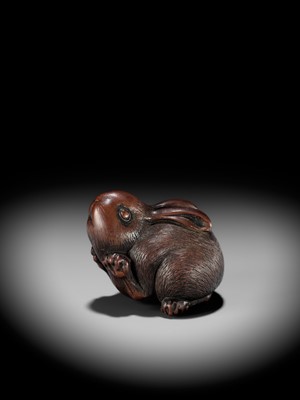 Lot 111 - AZAN: A SUPERB WOOD NETSUKE OF A CHUBBY HARE