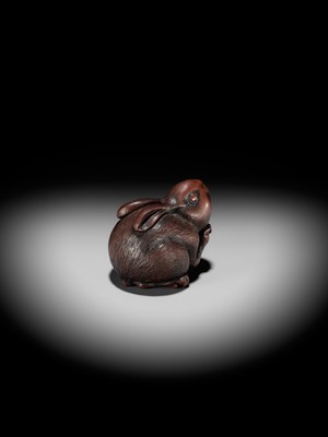 Lot 111 - AZAN: A SUPERB WOOD NETSUKE OF A CHUBBY HARE