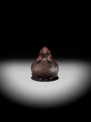 Lot 111 - AZAN: A SUPERB WOOD NETSUKE OF A CHUBBY HARE