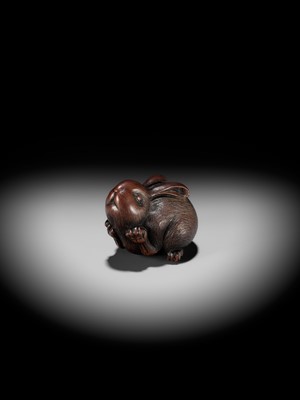 Lot 111 - AZAN: A SUPERB WOOD NETSUKE OF A CHUBBY HARE