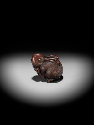 Lot 111 - AZAN: A SUPERB WOOD NETSUKE OF A CHUBBY HARE