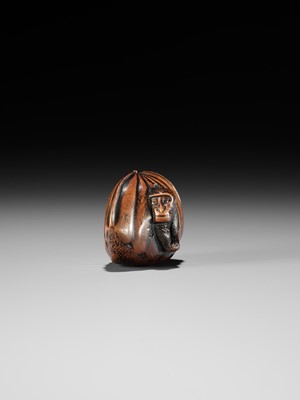 Lot 128 - A FINE TANBA SCHOOL WOOD NETSUKE OF A MONKEY EMERGING FROM A CHESTNUT