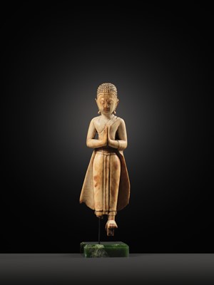 Lot 278 - A RARE IVORY FIGURE OF SARIPUTRA, THAILAND, 1750-1850