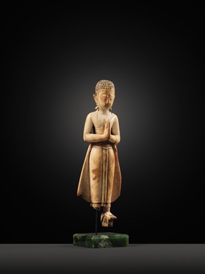 Lot 278 - A RARE IVORY FIGURE OF SARIPUTRA, THAILAND, 1750-1850