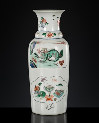 Lot 548 - A FAMILLE VERTE VASE, CHINA, 19TH CENTURY