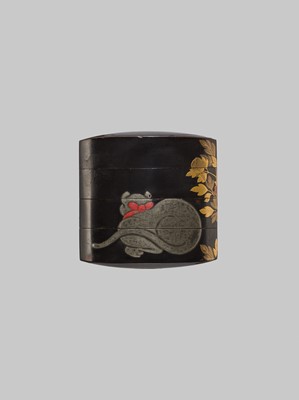 Lot 11 - A BLACK LACQUER THREE-CASE INRO WITH A CAT AND BUTTERFLY