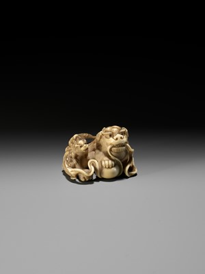 Lot 47 - HAKURYU: A FINE IVORY NETSUKE OF A SHISHI AND YOUNG