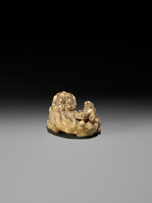 Lot 47 - HAKURYU: A FINE IVORY NETSUKE OF A SHISHI AND YOUNG