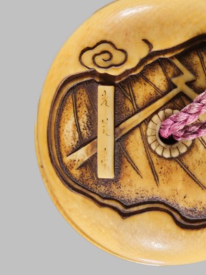 Lot 53 - A FINE SHIBAYAMA INLAID LACQUER SAYA (SHEATHE) FOUR-CASE INRO