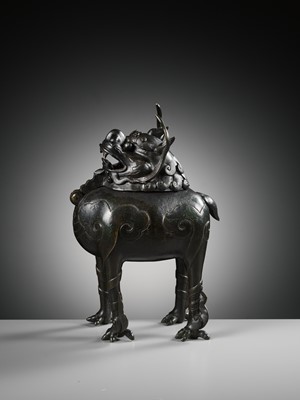 Lot 78 - A LUDUAN-FORM BRONZE CENSER AND COVER, 17TH CENTURY