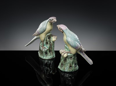 A PAIR OF LARGE CHINESE EXPORT FAMILLE ROSE FIGURES OF HAWKS, 19TH CENTURY