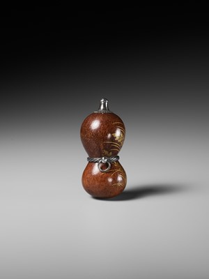 Lot 432 - A FINE AND LARGE LACQUERED GOURD NETSUKE WITH A CHUBBY HARE AMONGST AUTUMN GRASSES