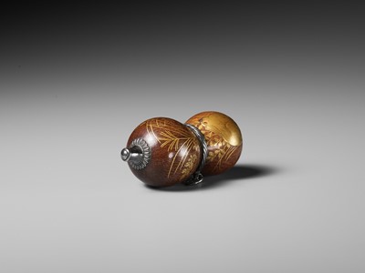 Lot 432 - A FINE AND LARGE LACQUERED GOURD NETSUKE WITH A CHUBBY HARE AMONGST AUTUMN GRASSES