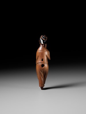 Lot 281 - A SUPERB AND LARGE WOOD NETSUKE OF A CHINESE BEAUTY