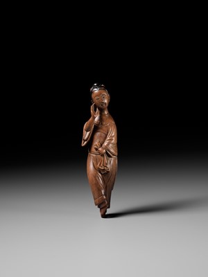 Lot 281 - A SUPERB AND LARGE WOOD NETSUKE OF A CHINESE BEAUTY