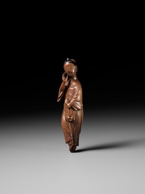 Lot 281 - A SUPERB AND LARGE WOOD NETSUKE OF A CHINESE BEAUTY