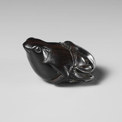 Lot 34 - A RARE DARK WOOD NETSUKE OF A SUMO WRESTLING FROG