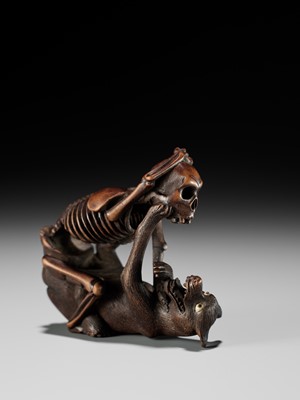 Lot 98 - A FINE WOOD NETSUKE OF A WOLF AND SKELETON, ATTRIBUTED TO SHOKO SUGONOYA