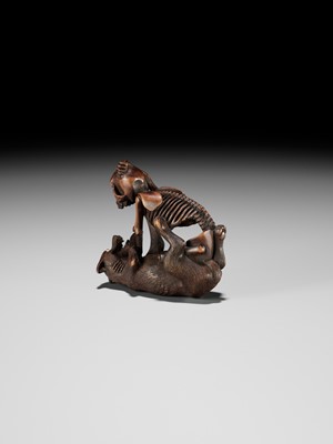 Lot 98 - A FINE WOOD NETSUKE OF A WOLF AND SKELETON, ATTRIBUTED TO SHOKO SUGONOYA