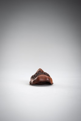 Lot 492 - GYOKUSHUN: A WOOD MASK NETSUKE OF A KARASU TENGU