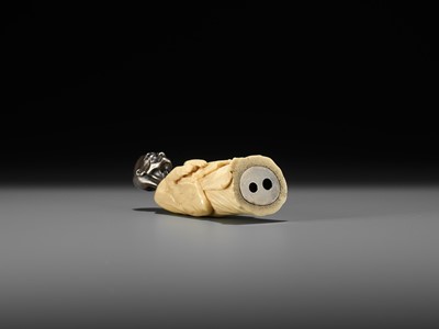 Lot 226 - A SILVER AND ANTLER NETSUKE OF A GHOST, YUREI, ATTRIBUTED TO GEORGES WEIL