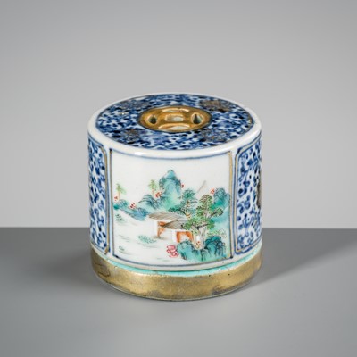 Lot 540 - A SMALL UNDERGLAZE-BLUE AND FAMILLE ROSE RETICULATED BOX AND COVER, QIANLONG MARK AND POSSIBLY LATE IN THE PERIOD