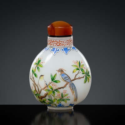 Lot 483 - A FINE ENAMELED WHITE GLASS ‘MAGNOLIA & PEONY’ SNUFF BOTTLE, REPUBLIC PERIOD