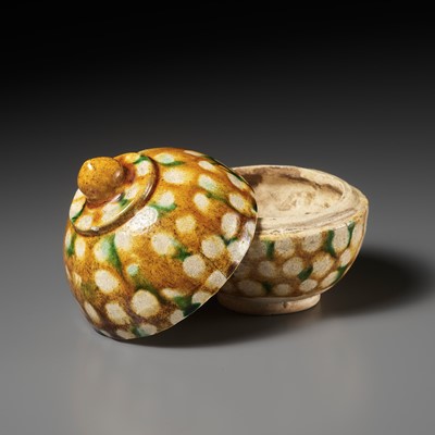 A SMALL SANCAI GLAZED POTERRY GLOBULAR BOX AND COVER, TANG DYNASTY STYLE