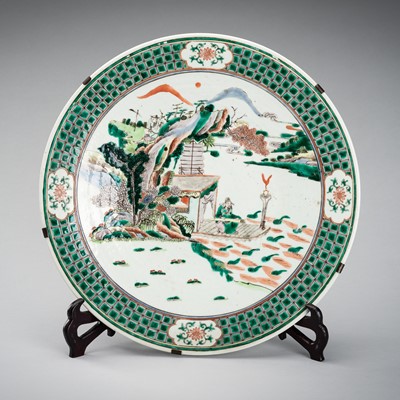 Lot 1926 - A FAMILLE VERTE ‘DIGNITARY’ PORCELAIN CHARGER, QING DYNASTY