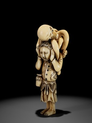 Lot 26 - A RARE IVORY NETSUKE OF A DUTCHMAN WITH AN OCTOPUS