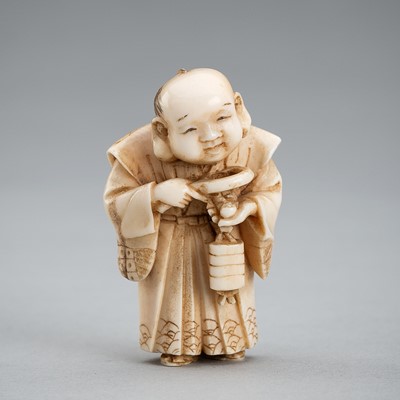 Lot 587 - TOMOKAZU: A FINE IVORY NETSUKE OF FUKUSUKE INSPECTING A NETSUKE ATTACHED TO AN INRO