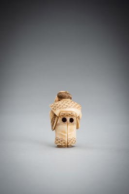 Lot 587 - TOMOKAZU: A FINE IVORY NETSUKE OF FUKUSUKE INSPECTING A NETSUKE ATTACHED TO AN INRO